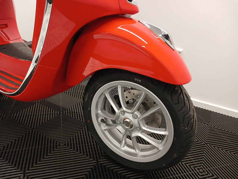 Load image into Gallery viewer, 2024 Vespa Primavera IN STOCK NOW !!!-2024