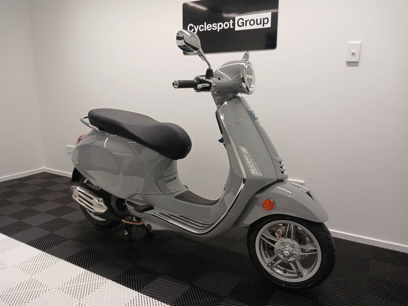 Load image into Gallery viewer, 2024 Vespa Primavera 150 | Grey Materia