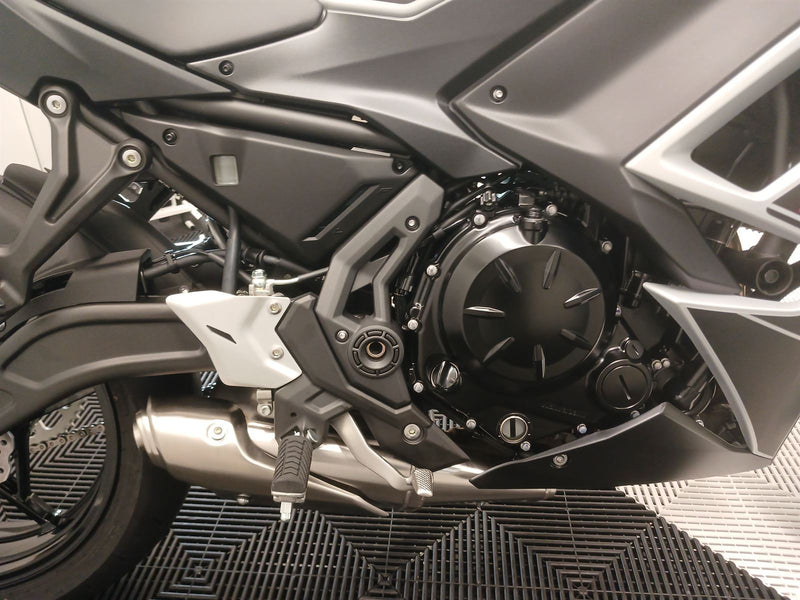 Load image into Gallery viewer, 2026 Kawasaki ER650F PEARL WHITE