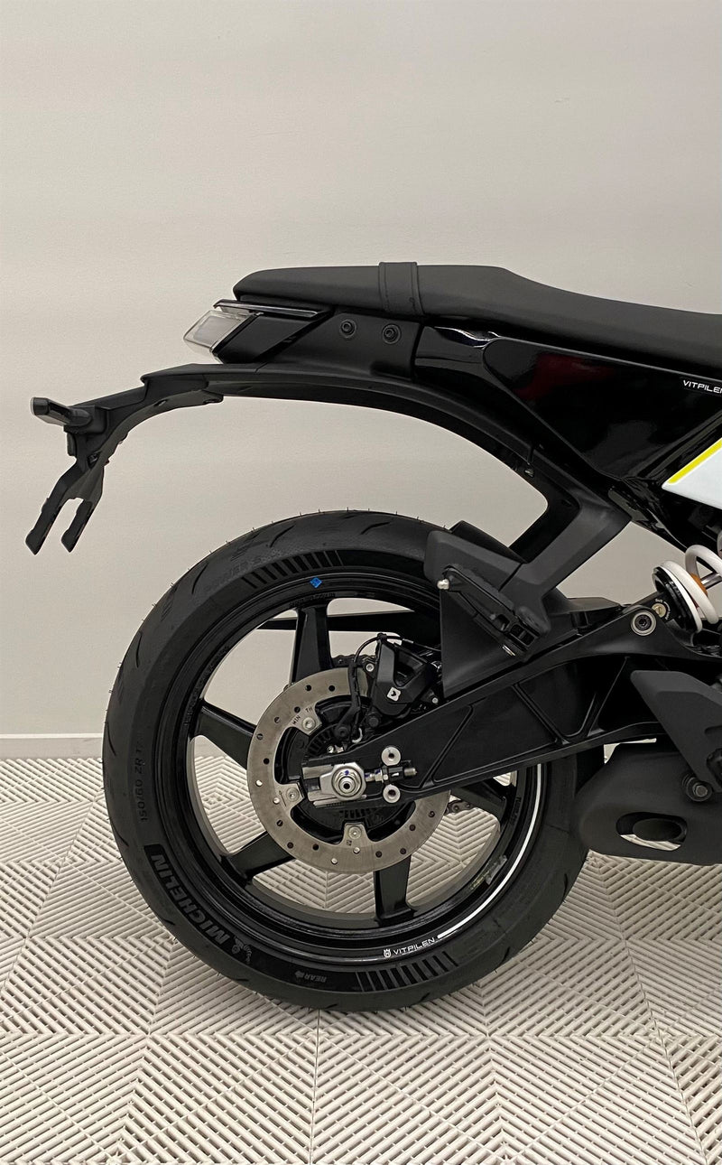 Load image into Gallery viewer, 2024 Husqvarna Vitpilen 401