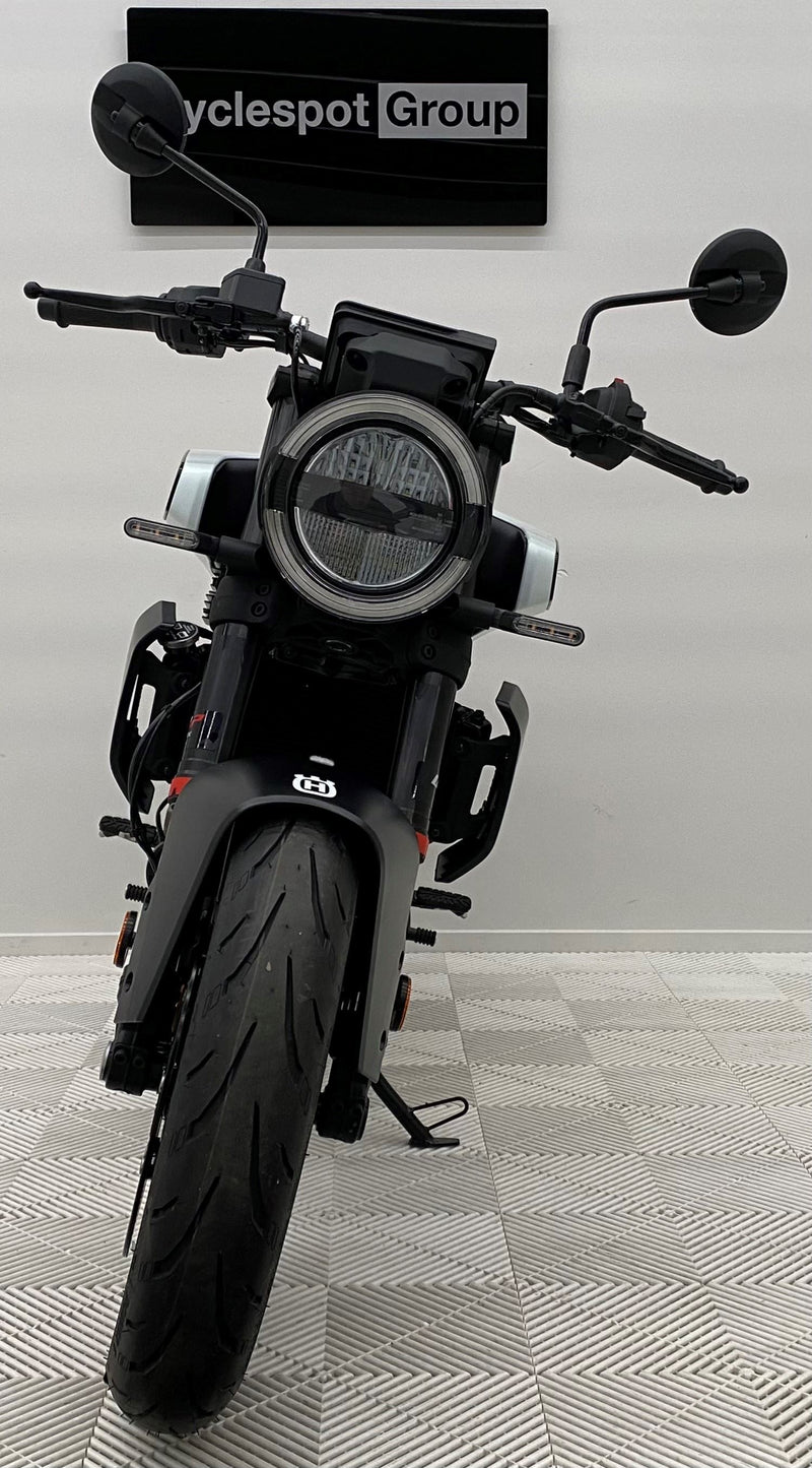 Load image into Gallery viewer, 2024 Husqvarna Vitpilen 401