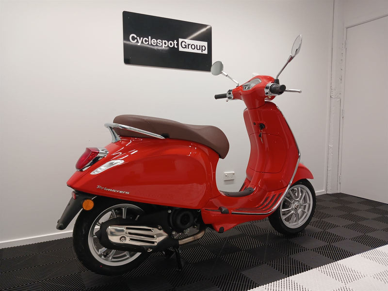 Load image into Gallery viewer, 2024 Vespa GTS 150 Super