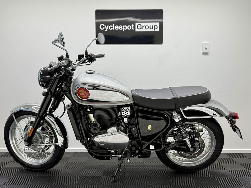 Load image into Gallery viewer, 2024 BSA Gold Star Legacy Edition