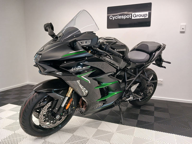 Load image into Gallery viewer, 2025 Kawasaki Ninja H2 SX