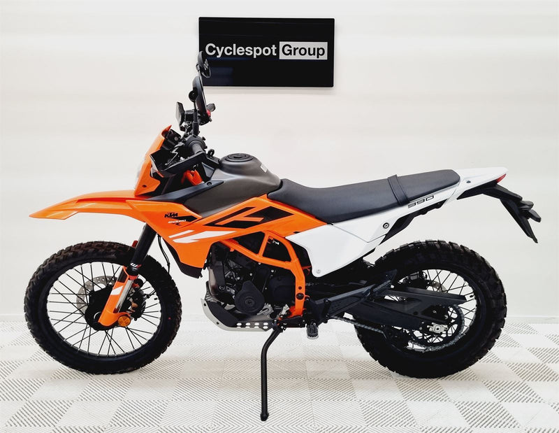 Load image into Gallery viewer, 2025 KTM Enduro 390 R