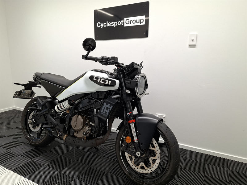 Load image into Gallery viewer, 2025 Husqvarna Vitpilen 401
