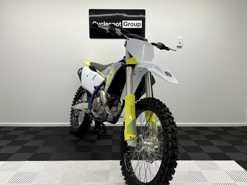 Load image into Gallery viewer, 2024 Husqvarna FC 350