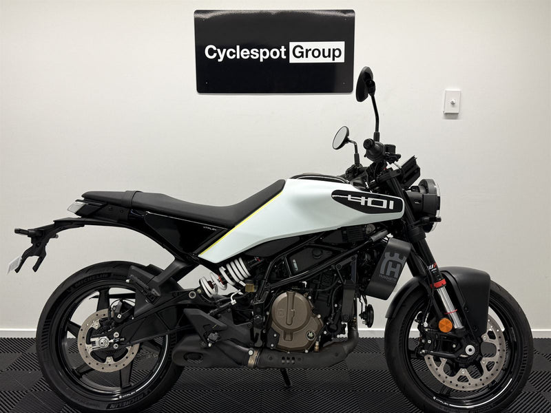 Load image into Gallery viewer, 2024 Husqvarna Vitpilen 401 Demo