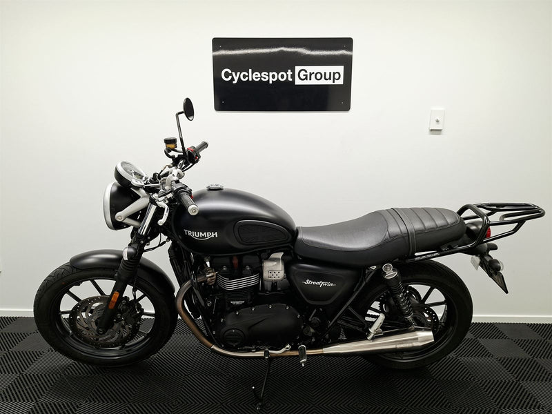 Load image into Gallery viewer, 2017 Triumph Street Twin