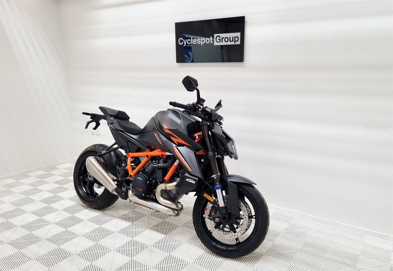 Load image into Gallery viewer, 2026 KTM 1390 Super Duke R EVO