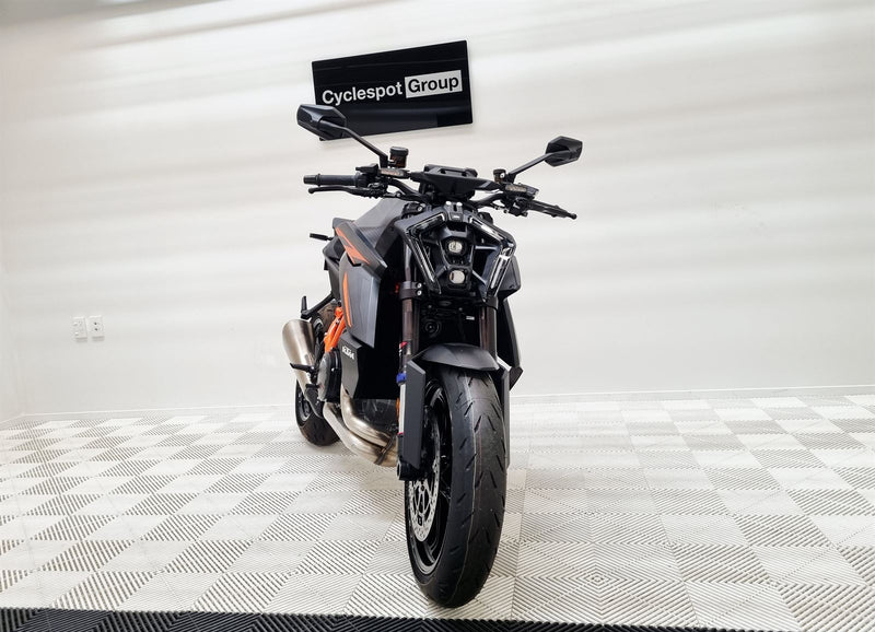 Load image into Gallery viewer, 2026 KTM 1390 Super Duke R EVO