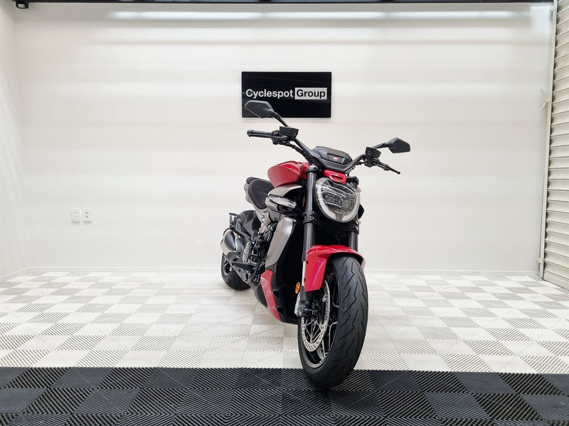Load image into Gallery viewer, 2025 Ducati XDiavel V4