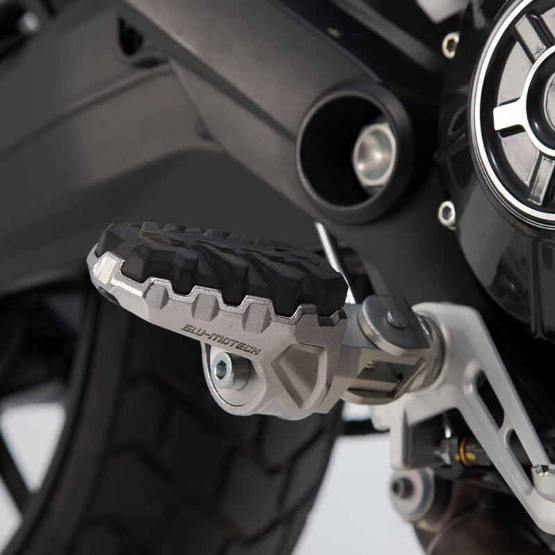 Load image into Gallery viewer, FOOTREST KIT SW MOTECH EVO DUCATI
