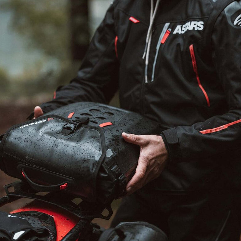 Load image into Gallery viewer, SYS BAG SW MOTECH WATERPROOF WITH ADAPTER PLATE 17L-23L RIGHT FOR SLC SIDE CARRIER
