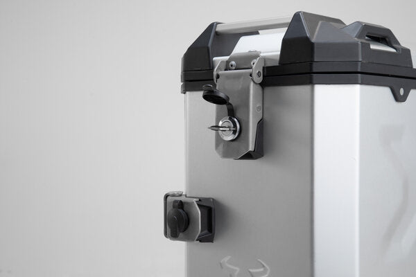 Load image into Gallery viewer, SW MOTECH TRAX LOCK CYLINDER SET ION ADVENTURE ALU BOX 2 LOCKS 2 KEYS
