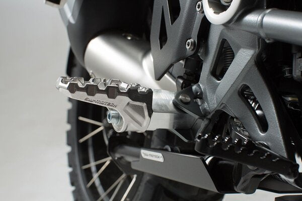 Load image into Gallery viewer, FOOTREST KIT SW MOTECH EVO BENELLI BMW HONDA KAWASAKI KTM MOTO GUZZI SUZUKI
