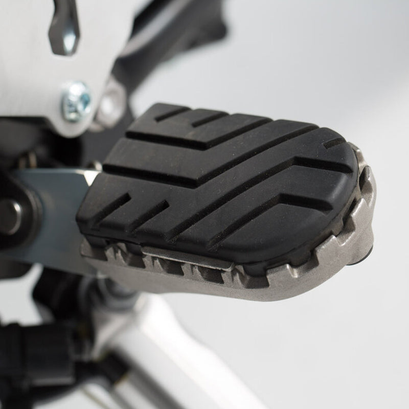 Load image into Gallery viewer, FOOTREST KIT SW MOTECH ION TRIUMPH TIGER 800 TIGER 900 TIGER 1200 SCRAMBLER
