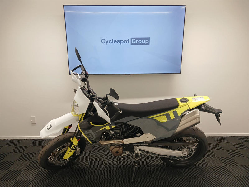 Load image into Gallery viewer, 2024 Husqvarna FS 701 Supermoto
