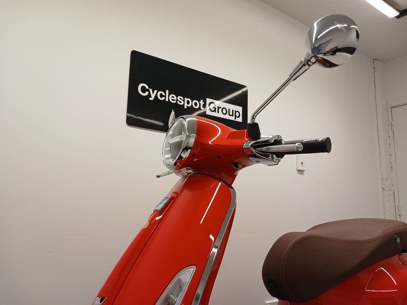 Load image into Gallery viewer, 2024 Vespa Primavera IN STOCK NOW !!!-2024
