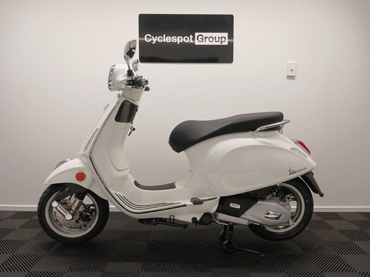 2024 Vespa Primavera 150 | White Innocente