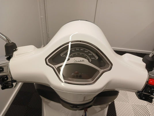 2024 Vespa Primavera 150 | White Innocente