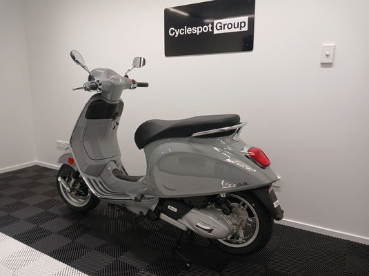 2024 Vespa Primavera 150 | Grey Materia