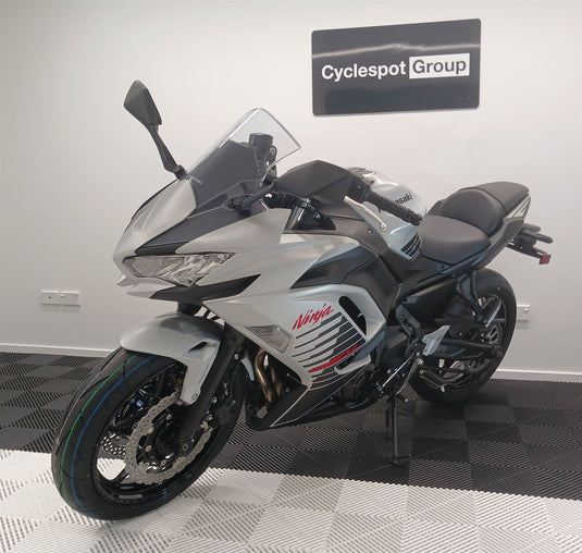 2026 Kawasaki ER650F PEARL WHITE