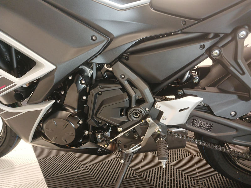 Load image into Gallery viewer, 2026 Kawasaki ER650F PEARL WHITE

