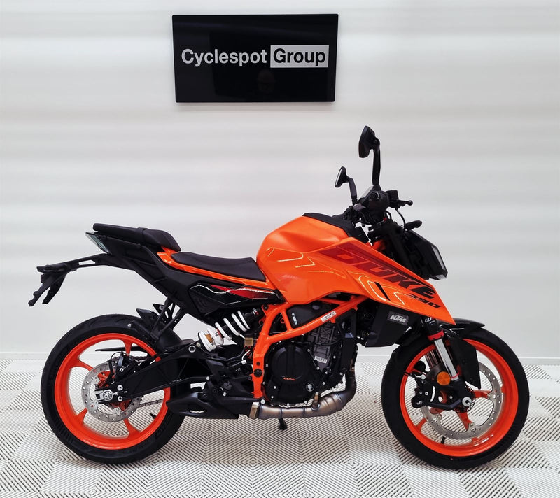 Load image into Gallery viewer, 2025 KTM Duke 390
