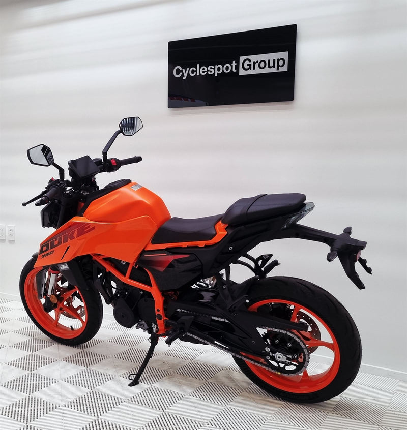 Load image into Gallery viewer, 2025 KTM Duke 390

