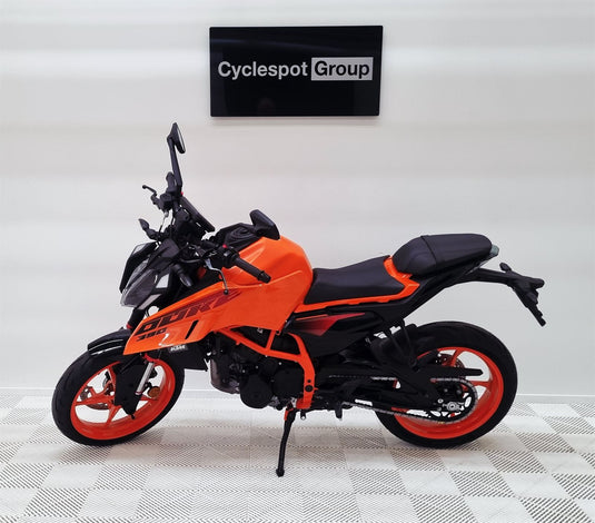 2025 KTM Duke 390