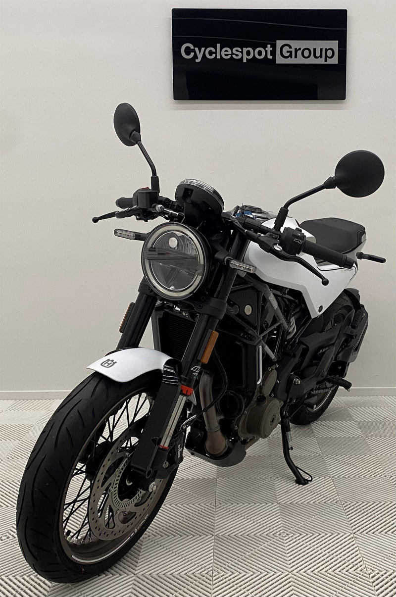 Load image into Gallery viewer, 2023 Husqvarna Vitpilen 401

