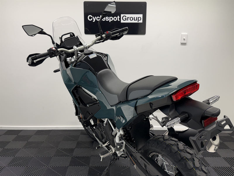 Load image into Gallery viewer, 2026 Kawasaki KLE 500
