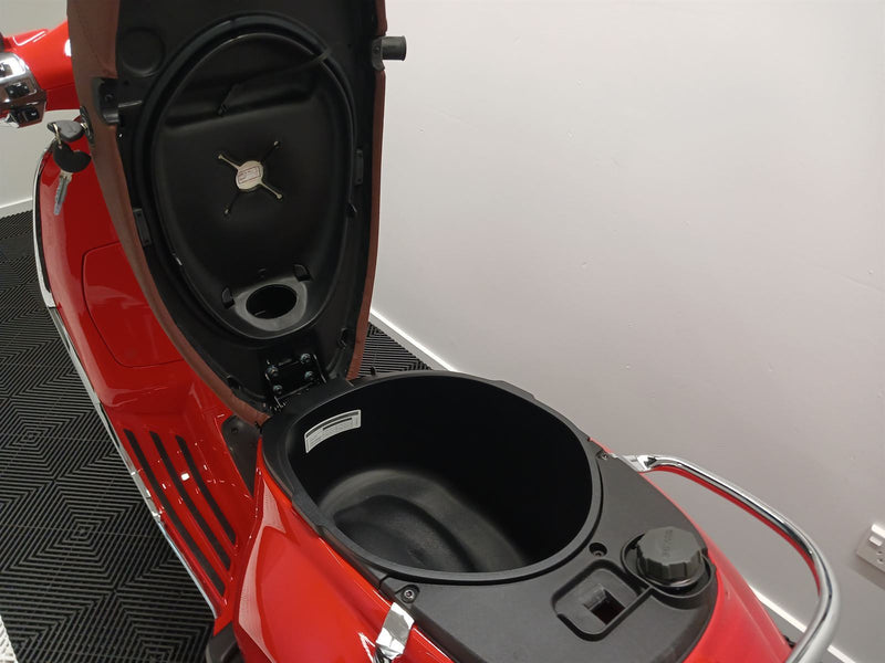 Load image into Gallery viewer, 2024 Vespa GTS 150 Super
