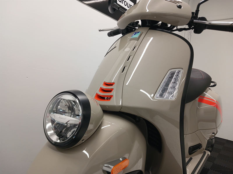 Load image into Gallery viewer, 2024 Vespa GTV 300
