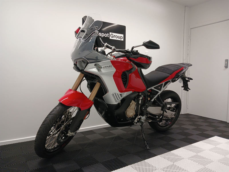 Load image into Gallery viewer, 2024 MV Agusta Enduro Veloce Ex demo
