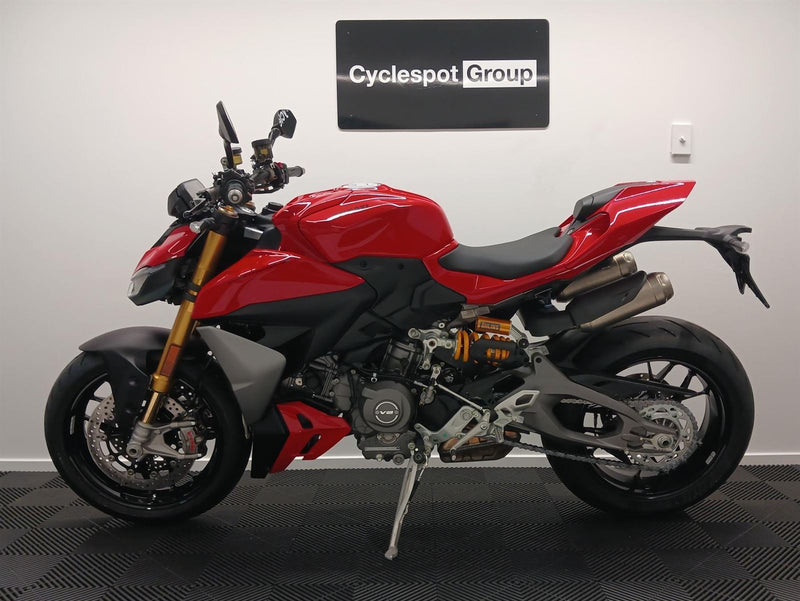 Load image into Gallery viewer, 2026 Ducati Street Fighter V2S
