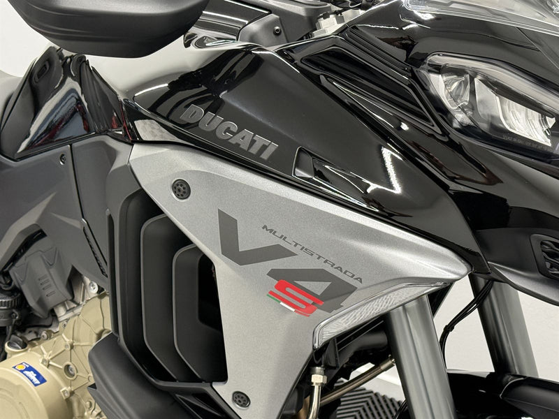 Load image into Gallery viewer, 2025 Ducati Multistrada 2025 V4S - TRAVEL &amp; RADAR
