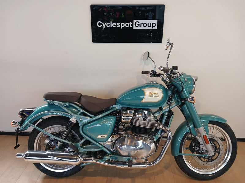 Load image into Gallery viewer, 2026 Royal Enfield Classic 650 classic bike at Cyclespot
