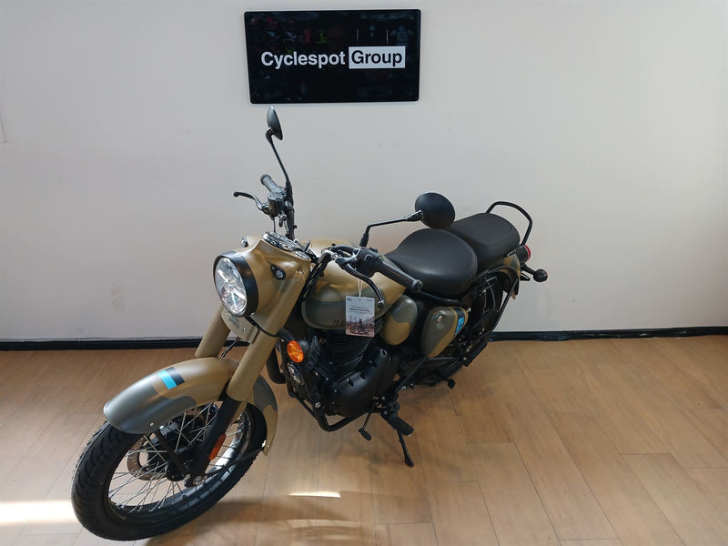 Load image into Gallery viewer, 2026 Royal Enfield Classic 350 Commando Sand

