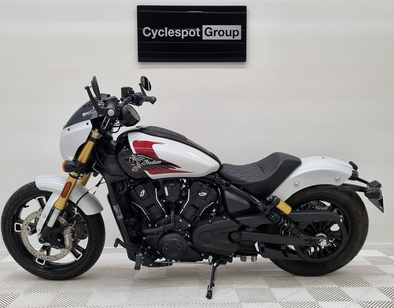 Load image into Gallery viewer, 2025 Indian Scout 101 - Limited + Tech - White
