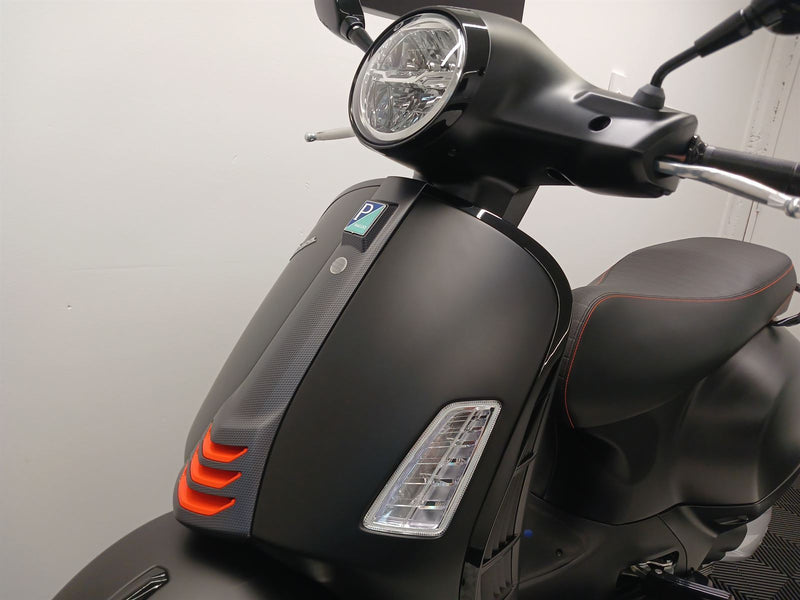 Load image into Gallery viewer, 2023 Vespa GTS 300 Super
