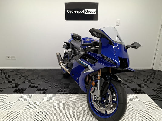 2025 Yamaha R9 + AKRAPOVIC EXHAUST