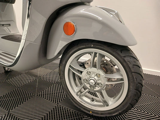 2024 Vespa Primavera 150 | Grey Materia
