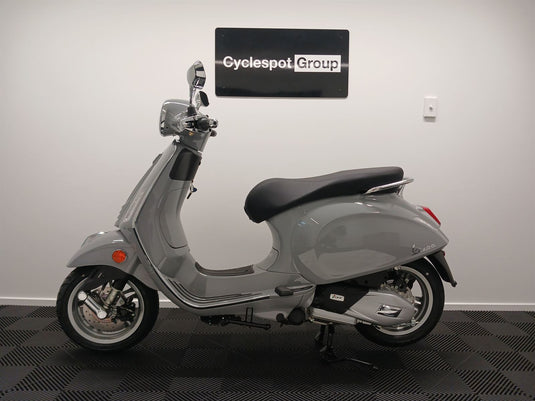 2024 Vespa Primavera 150 | Grey Materia