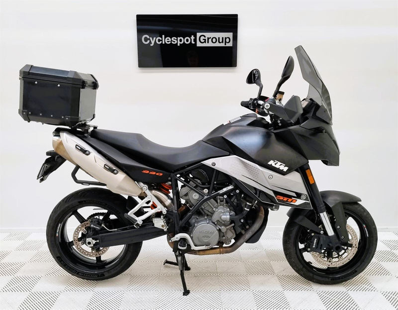 Load image into Gallery viewer, 2011 KTM Duke 990 SMT
