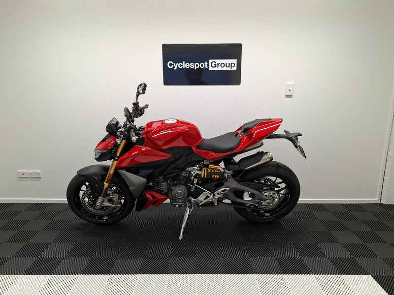 Load image into Gallery viewer, 2026 Ducati Street Fighter V2S

