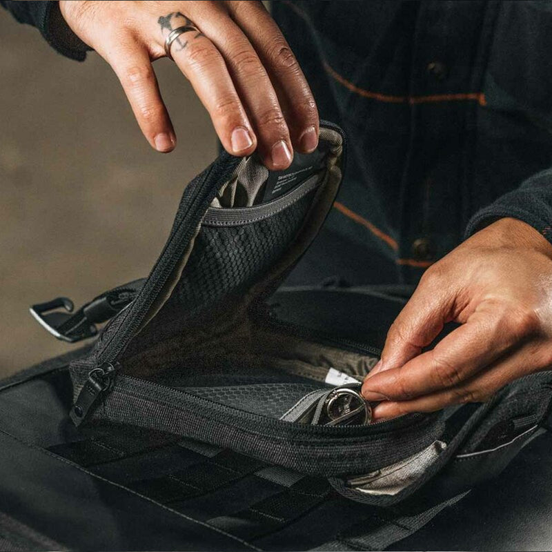 Load image into Gallery viewer, TANK BAG SW MOTECH LEGEND GEAR LA10 1.5 L ACCESSORY BAG
