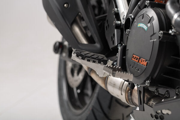 Load image into Gallery viewer, *FOOTREST KIT SW MOTECH ION HUSQVARNA NORDEN KTM ADVENTURE DUKE SUPERMOTO
