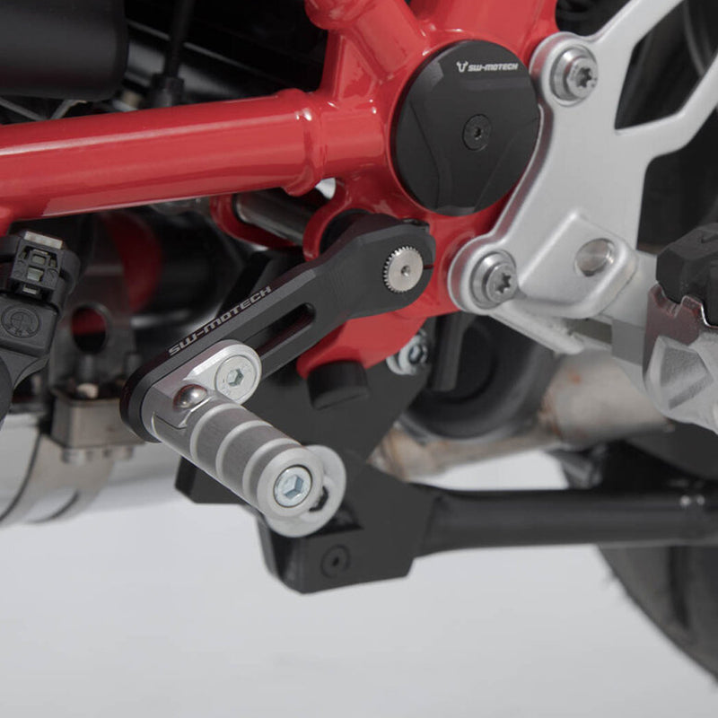 Load image into Gallery viewer, SW MOTECH GEAR LEVER CNC MILLED ALUMINIUM HARDCOAT BMW R NINE T 14-21
